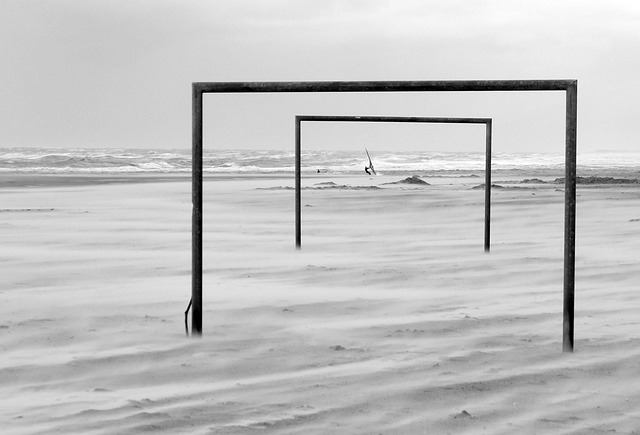 从“跑不死”到“贪不够”，李铁的黑白足球人生.